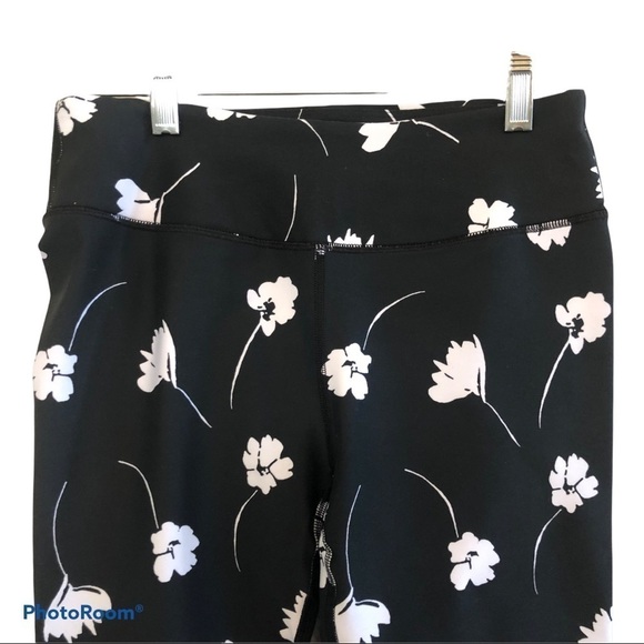 Fabletics Salar Capri Floral Printed Leggings Size S/6 - Picture 5 of 13